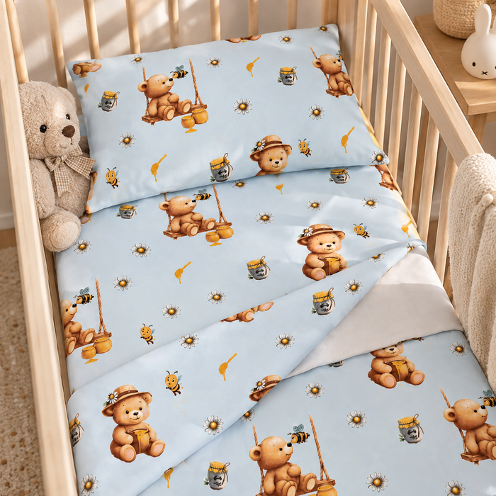 Cotone Baby H.240 – un lenzuolino da culla con l'angolo rimboccato